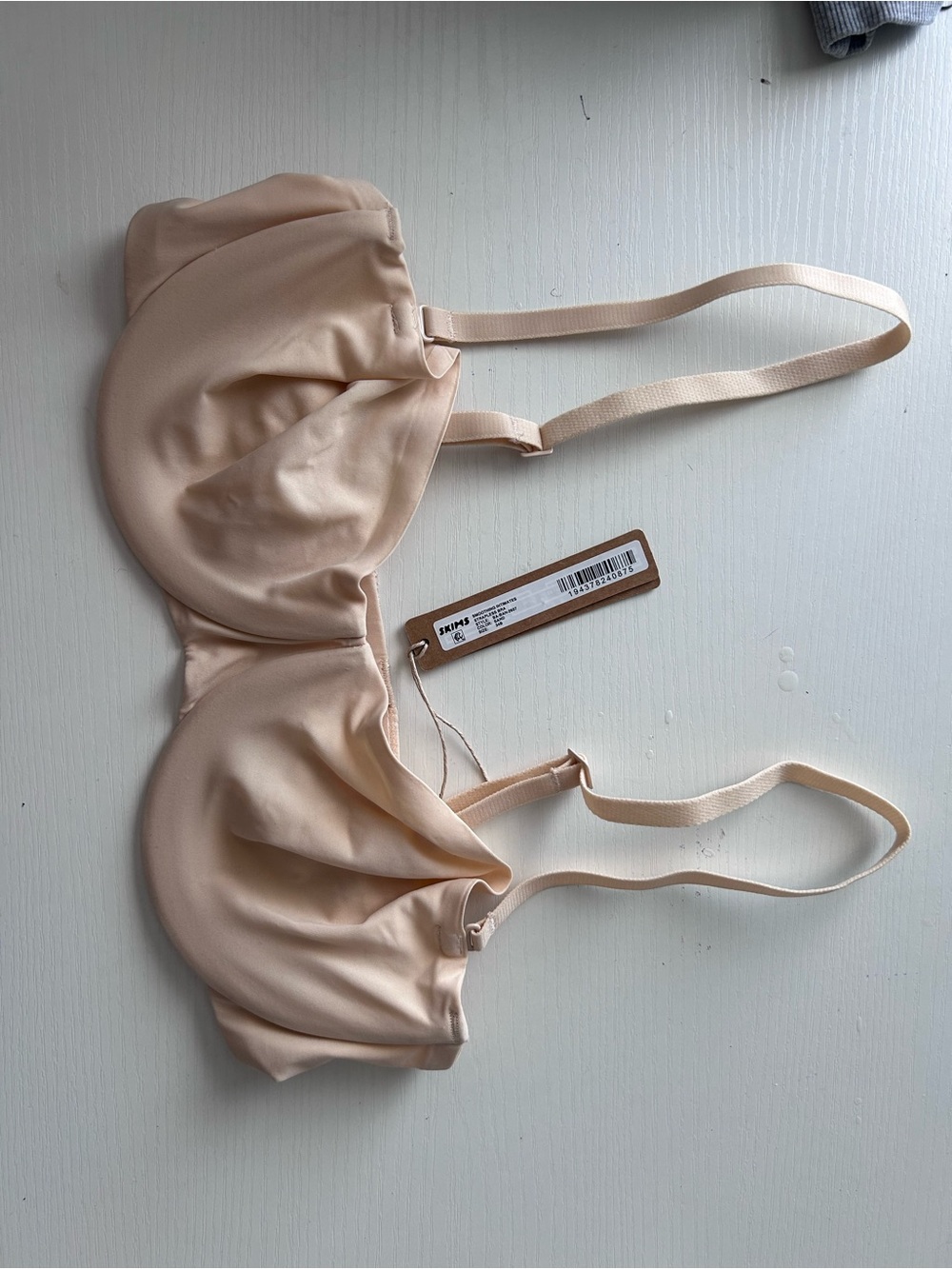 SKIMS smoothing intimates strapless bra in color “SAND” size 34B